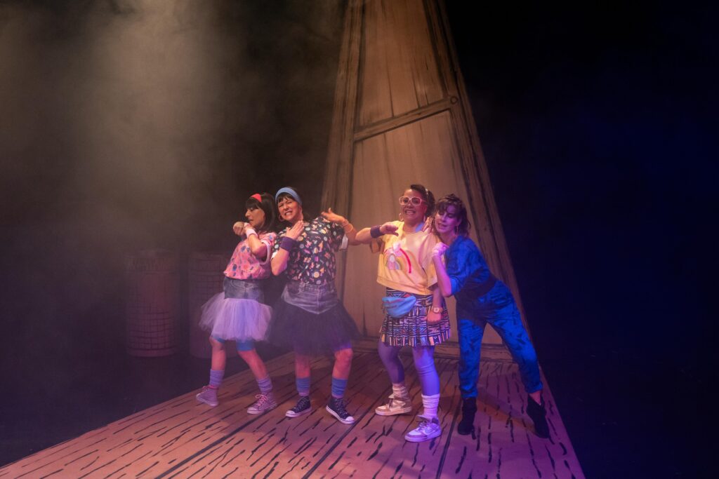 ‘Un no monstruo que no vuela’ desentraña los secretos familiares 9 Un no monstruo que no vuela teatro unam sara pinet