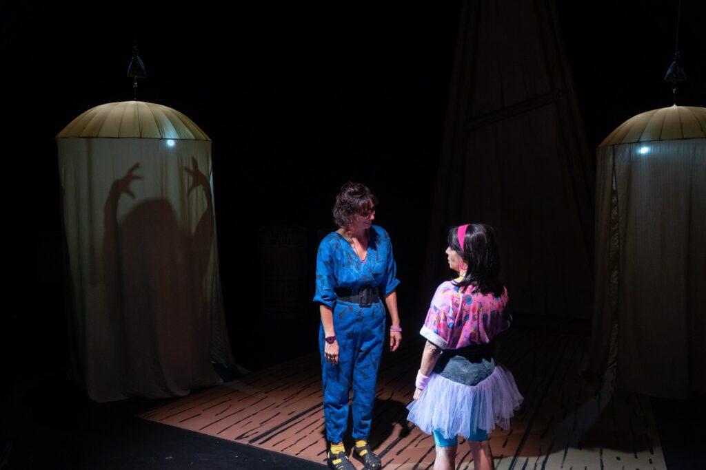 ‘Un no monstruo que no vuela’ desentraña los secretos familiares 7 Un no monstruo que no vuela teatro unam sara pinet