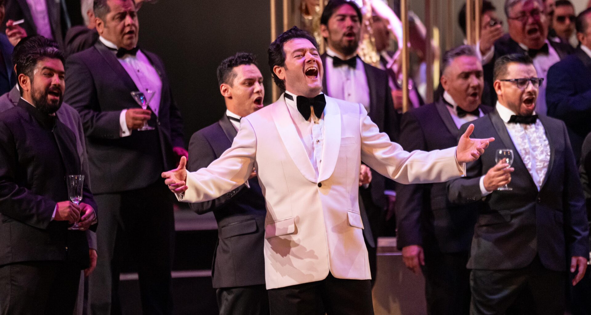 Tenor Arturo Chacón-Cruz Rigoletto Donna e Mobile