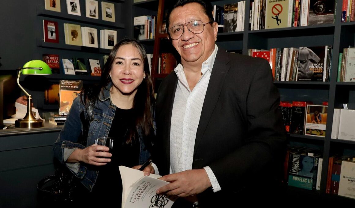 Ligia urroz alfredo campos Villeda voces literarios
