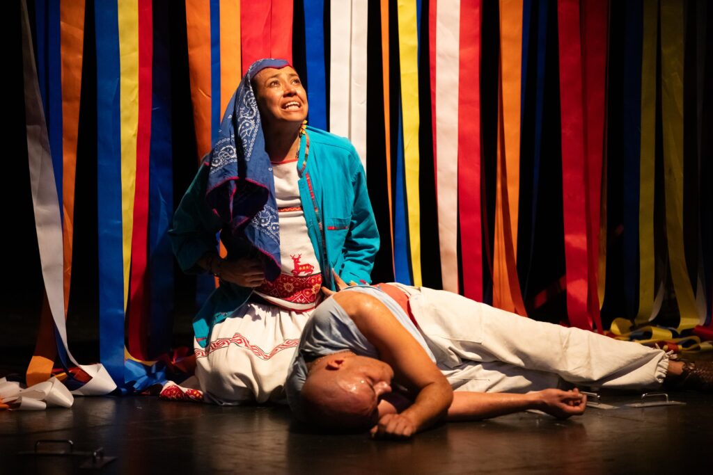 ‘Nacahue’: ‘Romeo y Julieta’ versión indígena 7 nacahue ramón hortensia colochos teatro shakespeare