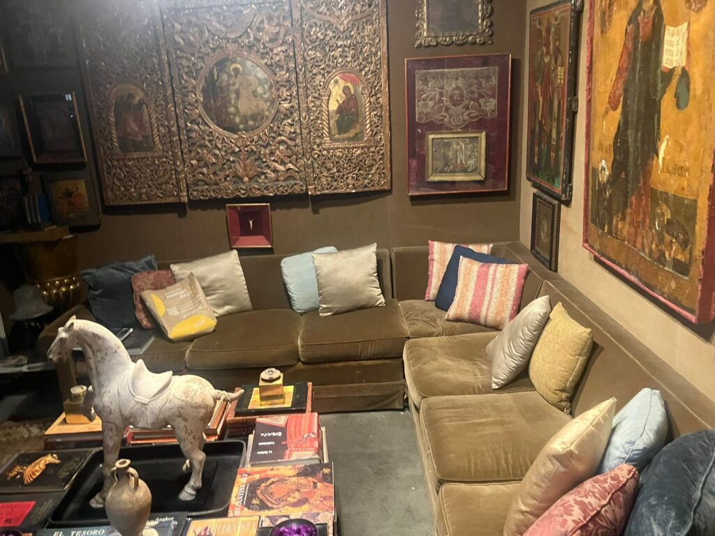 Gabinete de curiosidades: tesoros secretos de las casas mexicanas 6 Gabinete de curiosidades estate sales vintage velfu