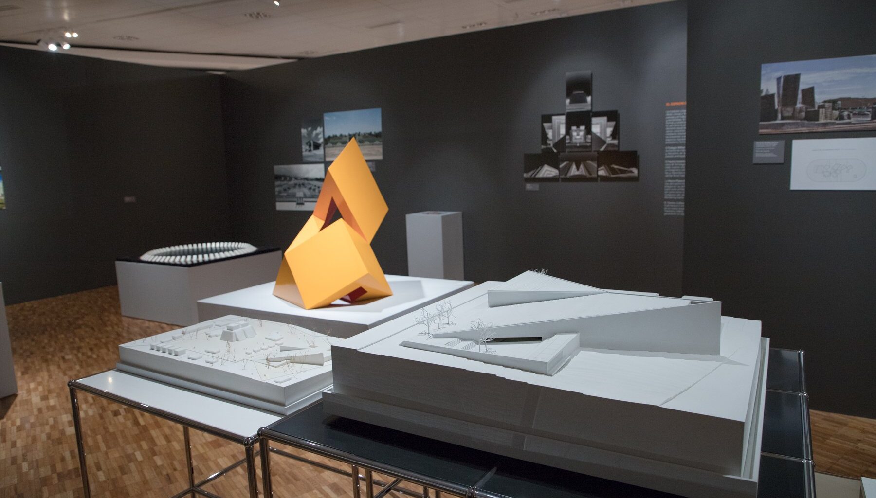 Libro Brutalismo arquitectónico Museo Arte Moderno