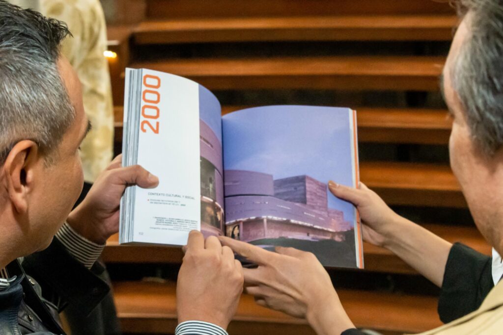 Catálogo Brutalismo arquitectónico, un recorrido visual de 60 años 7 Libro Brutalismo arquitectónico Museo Arte Moderno