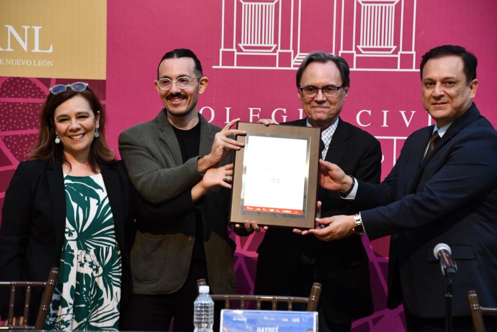 Entregan a David Anuar el Premio Iberoamericano de Poesía 2025 6 David Anuar Sideral Premio Poesía Minerva Margarita