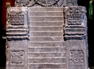 Monolito Teocalli Guerra Sagrada inah Tenochtitlan