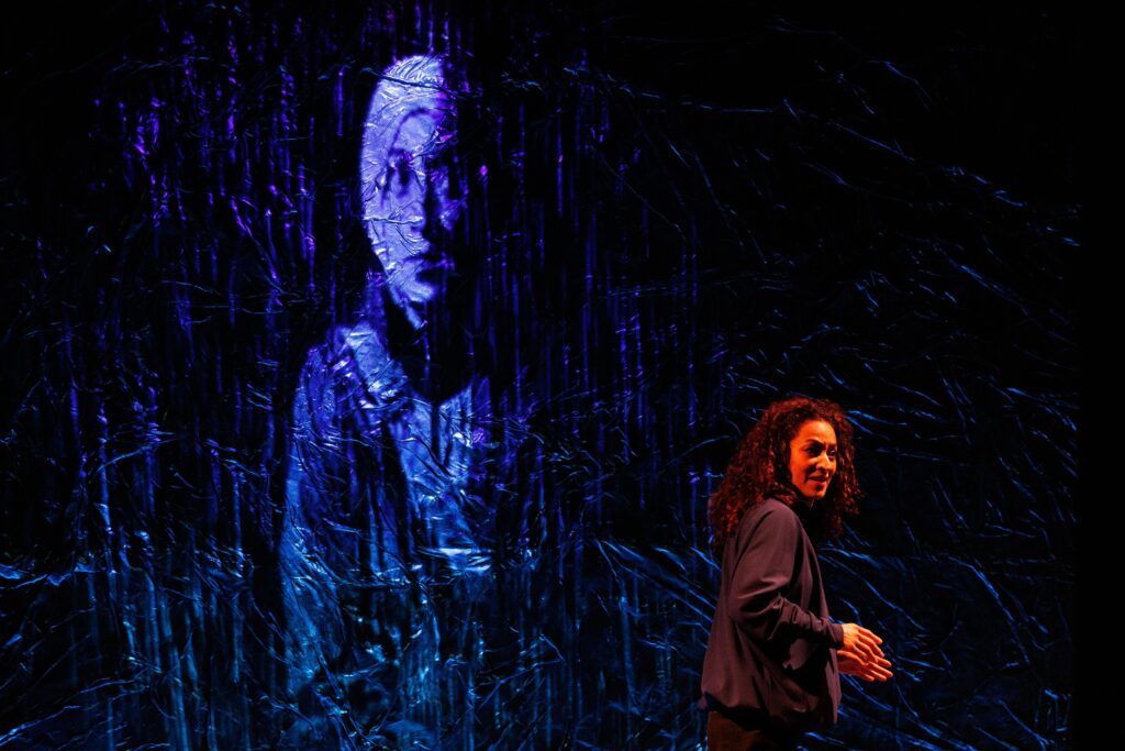 'Por el mar' retrata a 4 mujeres en momentos de ruptura 7 Por el mar mujeres rupturas teatro poesia dorado 70