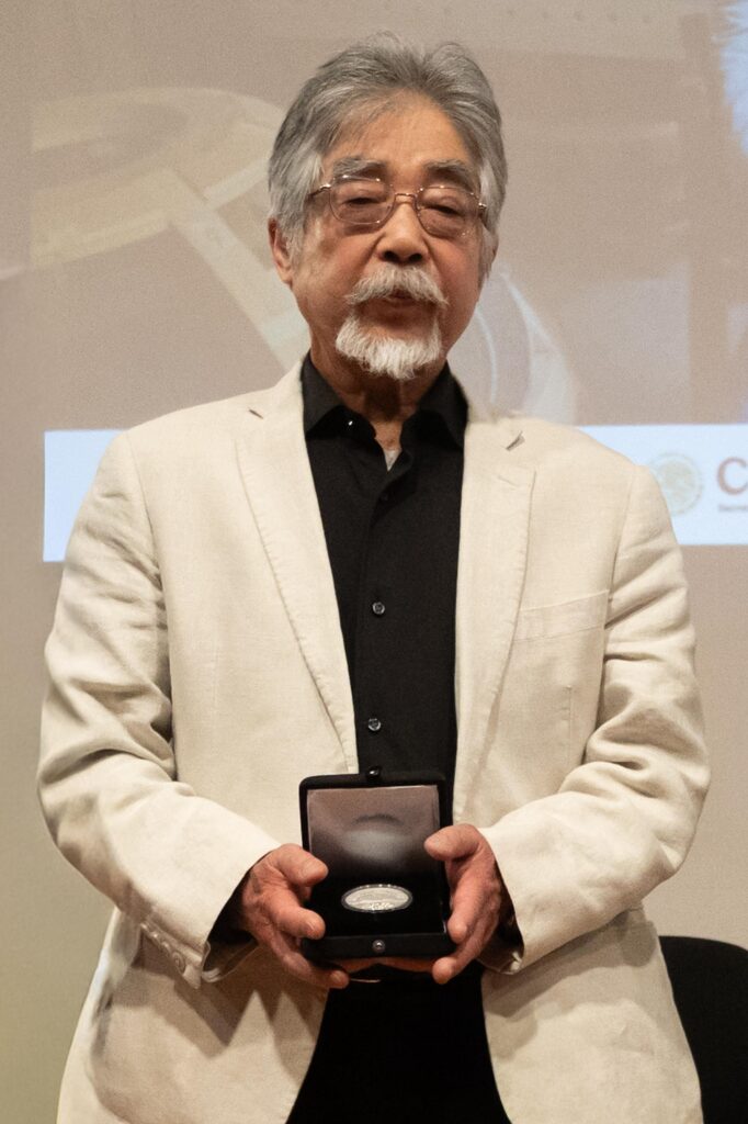 Kiyoto Ota: el artista silencioso que no le tiene miedo a la dificultad 8 Kiyoto Ota Medalla Bellas Artes escultor japoteco