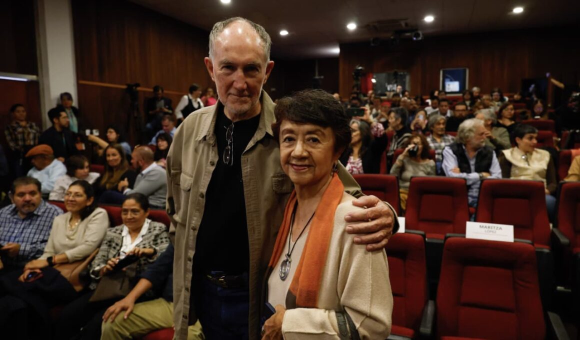 Maritza López John OLeary Medalla Mérito Fotográfia