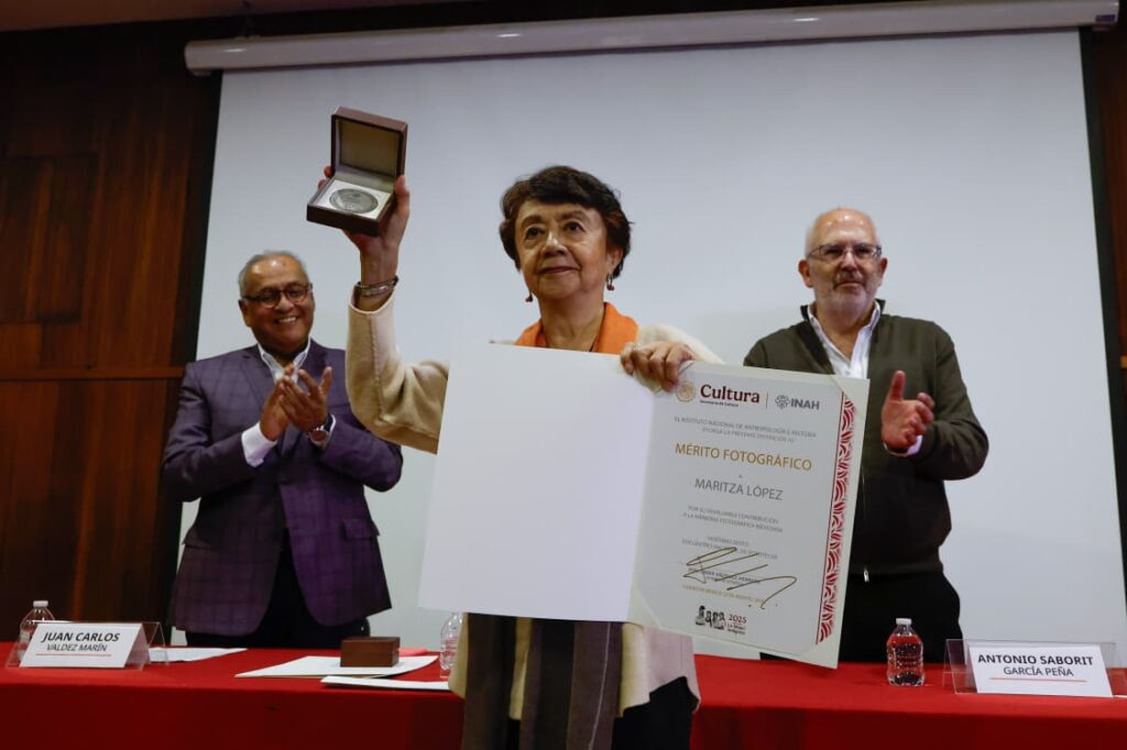 Maritza López y John O’Leary, figuras esenciales en la crónica visual 7 Maritza López John OLeary Medalla Mérito Fotográfia