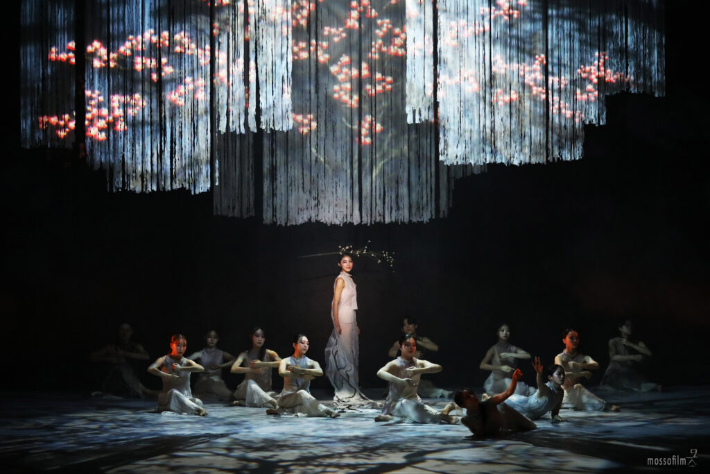 Jajack Movement explora el pasado en el presente en Cervantino con 'Samsara of Blossom' 7 Jajack Movement Samsara Blossom Yumi Kim cervantino