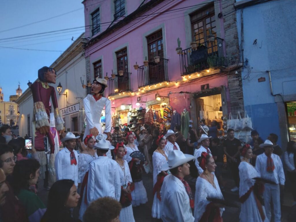 Veracruz inunda de luz al Cervantino con su Yolpaki 11 Veracruz Cervantino Yolpaki carnaval fandango music