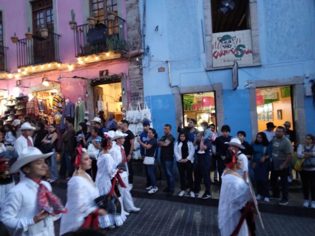 Veracruz inunda de luz al Cervantino con su Yolpaki 9 Veracruz Cervantino Yolpaki carnaval fandango music