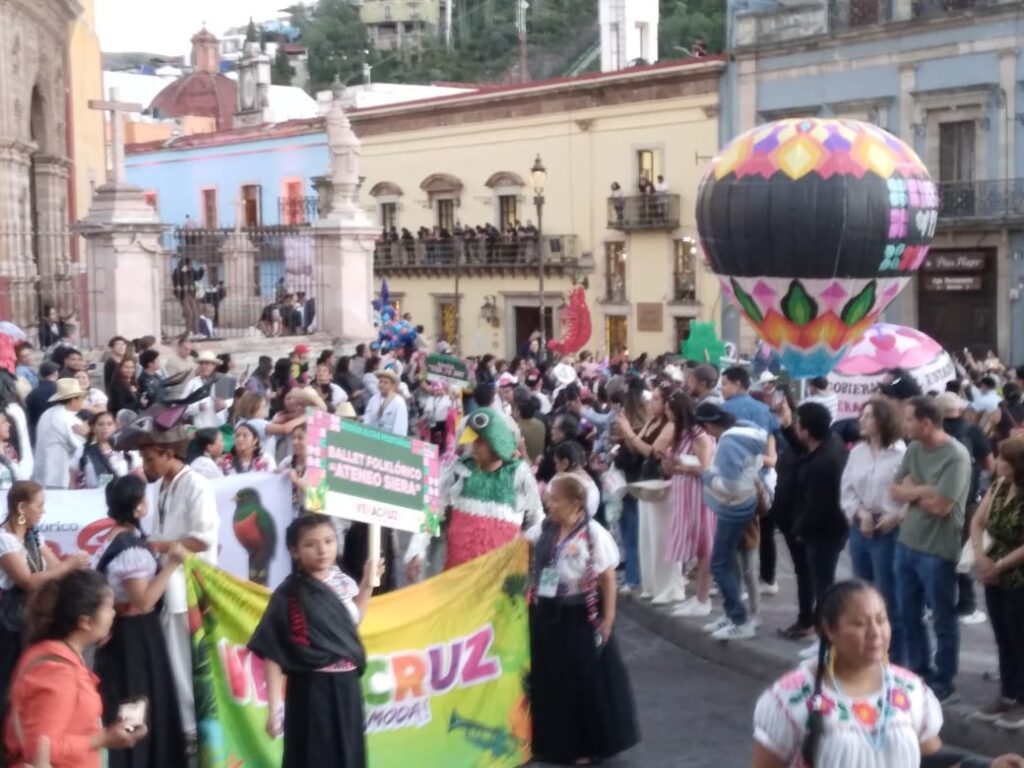 Veracruz inunda de luz al Cervantino con su Yolpaki 8 Veracruz Cervantino Yolpaki carnaval fandango music