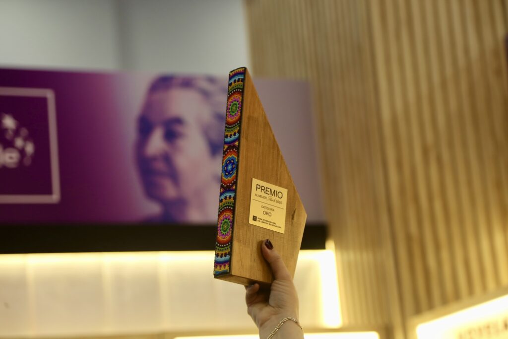 Chile gana el Premio a Mejor Stand de la FIL por segundo año - Fusilerías