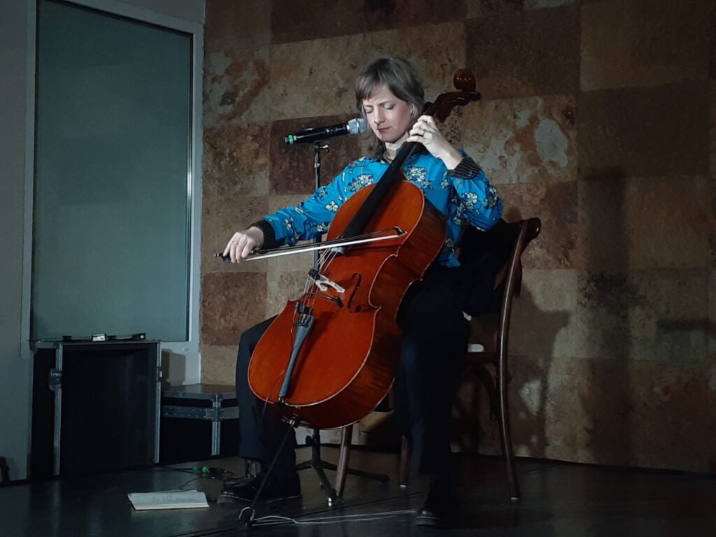 Chelista y cantante irlandesa Naomi Berrill debuta en Jazzatlán Capital 6 Chelista irlandesa Naomi Berrill debut en Jazzatlán