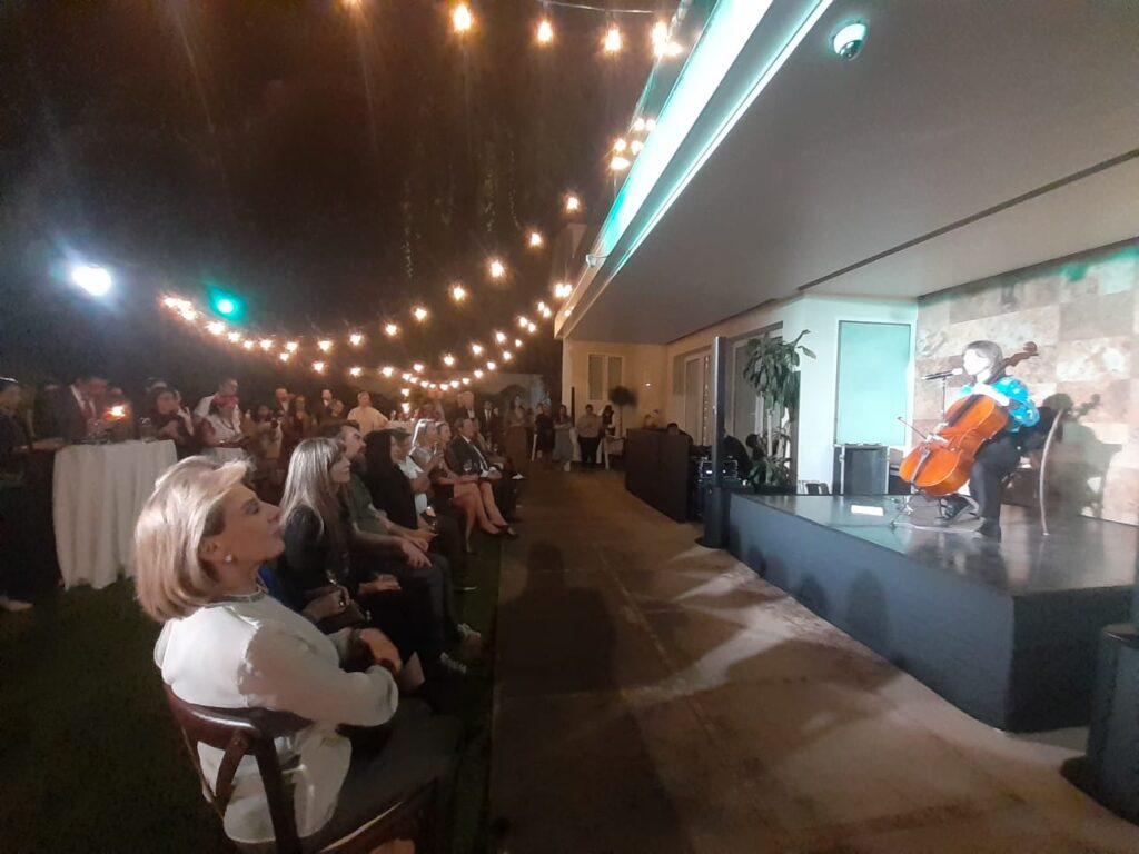 Chelista y cantante irlandesa Naomi Berrill debuta en Jazzatlán Capital 7 Chelista irlandesa Naomi Berrill debut en Jazzatlán