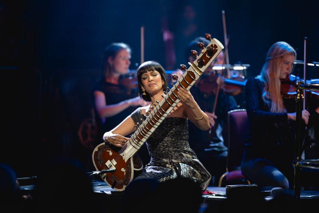 Anoushka Shankar debuta en México en sala Nezahualcóyotl 8 Anoushka Shankar debutara en la sala Nezahualcóyotl