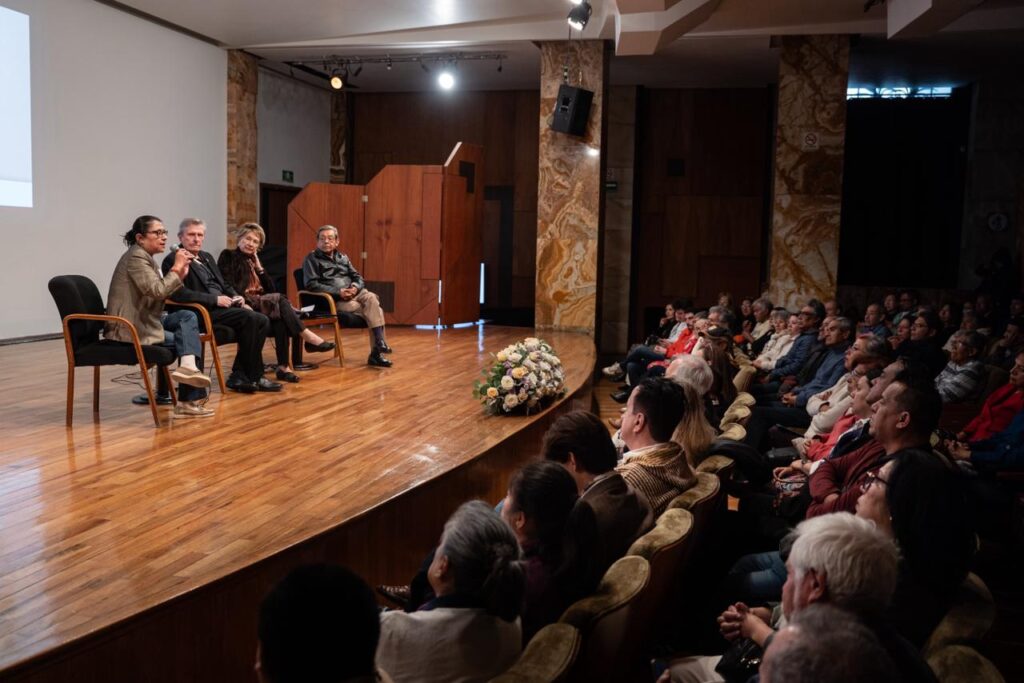 Miguel León-Portilla abrió camino para el arte y la literatura indígena 11 León Portilla abrió camino a la literatura indígena