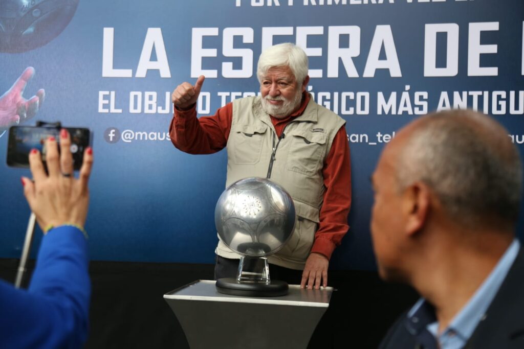 Jaime Maussan pasó por aeropuertos "artefacto de tecnología alienígena" como artesanía colombiana 6 jaime maussan esfera de buga (4)