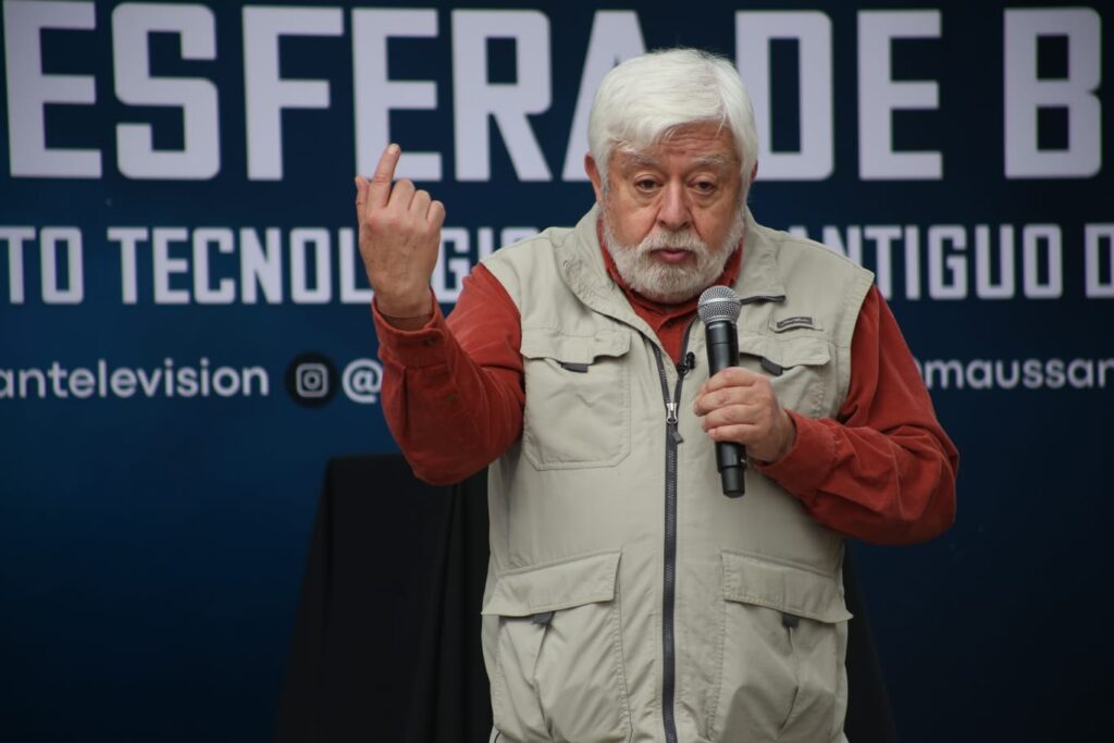 Jaime Maussan pasó por aeropuertos "artefacto de tecnología alienígena" como artesanía colombiana 7 jaime maussan esfera de buga (4)