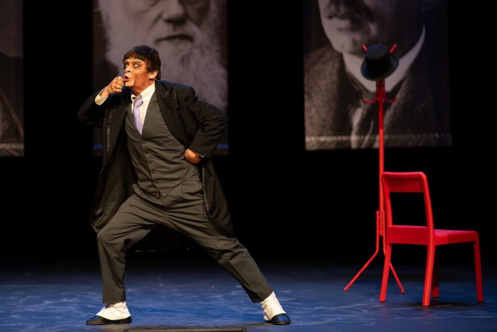 Jodorowsky interpreta a un simio capaz de hablar, hacer negocios y casarse 6 Jodorowsky interpreta a un simio capaz de casarse