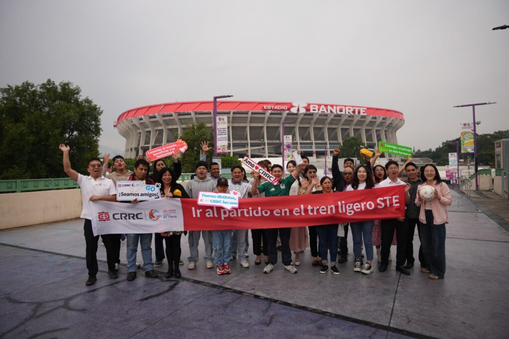 China entrega convoyes del Tren Ligero con espectáculo incluido 8 China entrega convoyes del Tren Ligero con espectáculo