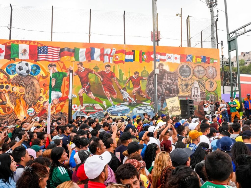 'Futbol' logra el Guinness a mural pintado a pincel más grande 6 Dan Guinness World Records a mural pintado a pincel