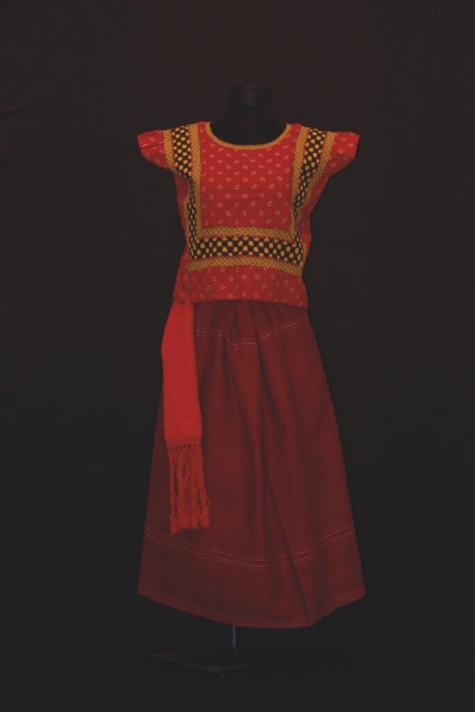 Serbia se viste con 44 trajes tradicionales indígenas 8 Serbia exhibe 44 conjuntos tradicionales indígenas