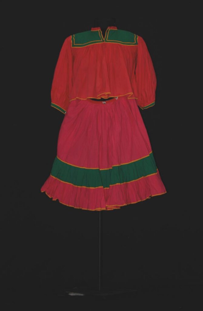 Serbia se viste con 44 trajes tradicionales indígenas 6 Serbia exhibe 44 conjuntos tradicionales indígenas