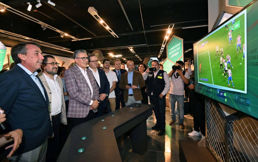 El Universum le entra al entusiasmo futbolístico 8 Museo Universum le entra al entusiasmo futbolístico