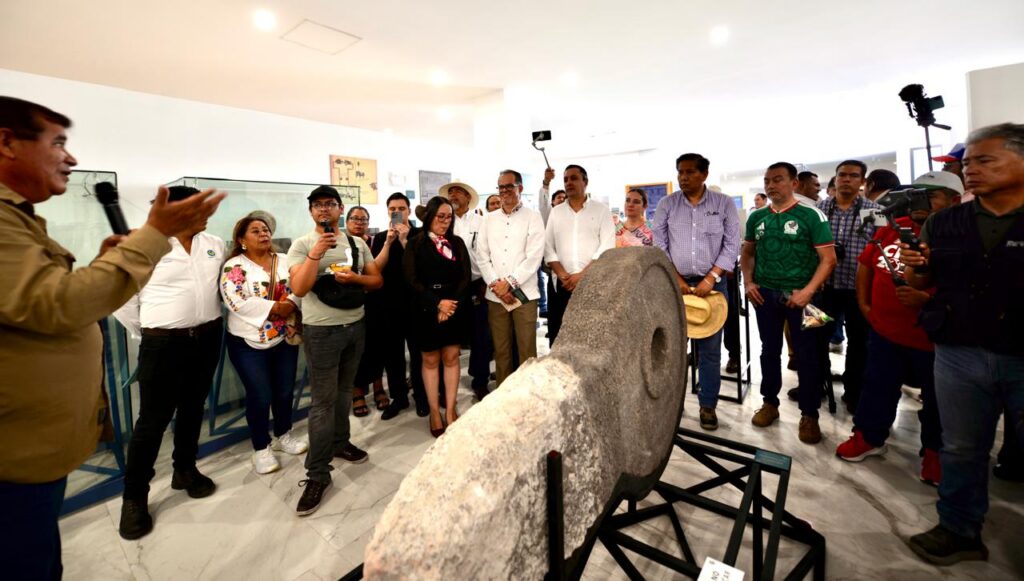 Exhiben un aro de pelota monumental restaurado por el INAH 6 Exhiben aro de pelota monumental restaurado en Tula