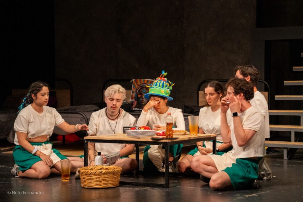 Obra teatral 'Suficiente', una mirada distópica del México del futuro y su salud mental 8 Suficiente, una mirada distópica a México del futuro