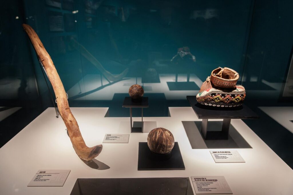 Sacan por primera vez dos pelotas de hule de 3,700 años de antigüedad 8 Sacan 2 pelotas de hule de 3700 años de antigüedad