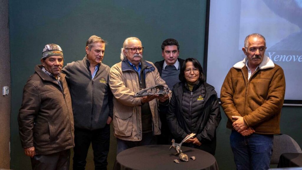 'Xenovenator espinosai': dinosaurio, carnívoro y paleontólogo de la UNAM 8 Xenovenator espinosai: honran a paleontólogo de UNAM