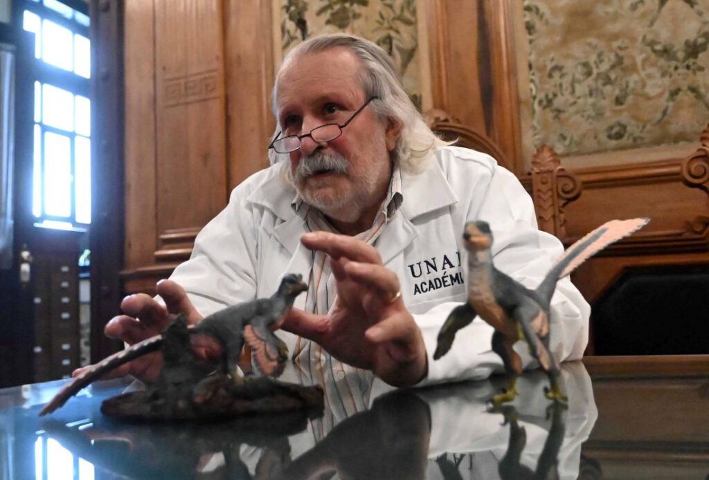 'Xenovenator espinosai': dinosaurio, carnívoro y paleontólogo de la UNAM 6 Xenovenator espinosai: honran a paleontólogo de UNAM