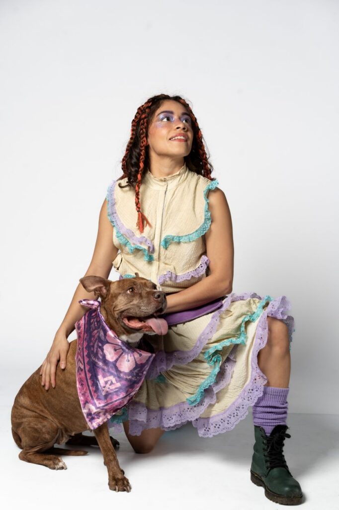 La pitbull de tres patas Chumina llega al teatro Milán 6 Pitbull de tres patas Chumina llega al teatro Milán