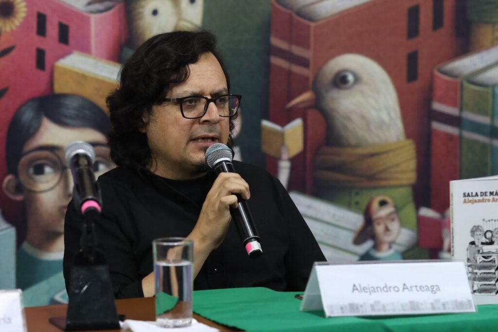 Alejandro Arteaga gana el Premio Xavier Villaurrutia por 'Sala de máquinas' 6 Dan a Alejandro Arteaga Premio Xavier Villaurrutia