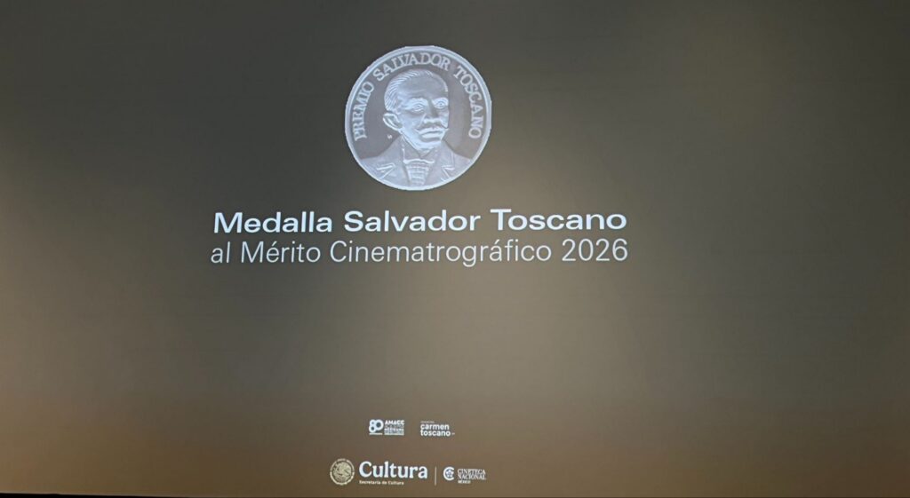 Galardonan a Óscar Menéndez con Medalla Salvador Toscano 8 Dan a Óscar Menéndez Medalla Salvador Toscano 2026