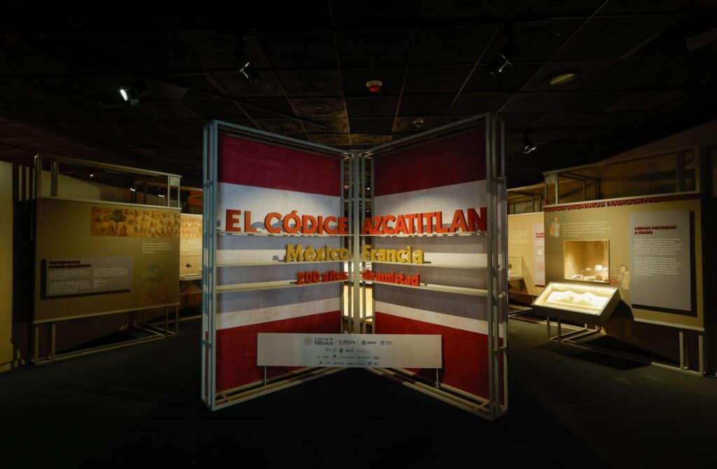 El Códice Azcatitlan se exhibe por primera vez en México 8 Presta Biblioteca de Francia El Códice Azcatitlan