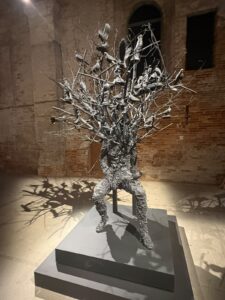 En la Bienal de Venecia: yo, jurado (III y último) 8 Nick Cave en en la Bienal de Venecia