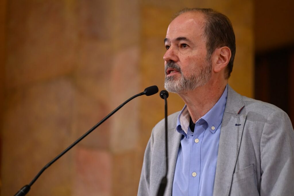"Villoro nunca pierde de vista aquello que lo hace vulnerable y único" 8 Villoro acepta Premio Internacional Carlos Fuentes