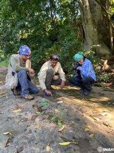 Raptores, picos de pato… y algo más grande en Apatzingán 6 Habitantes de San Juan de los Plátanos, en Michoacán, descubren huellas de dinosaurios carnívoros y herbívoros que datan del Cretácico, hace 66 millones de años en Apatzingán